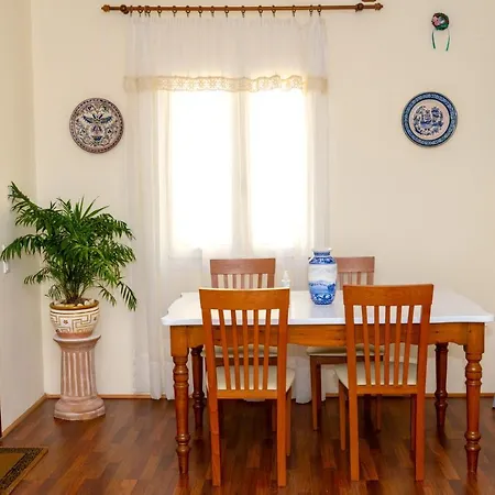 Vista * 埃尔莫波利斯