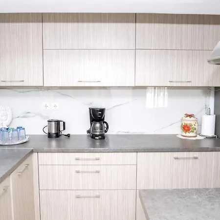 Vista * 埃尔莫波利斯